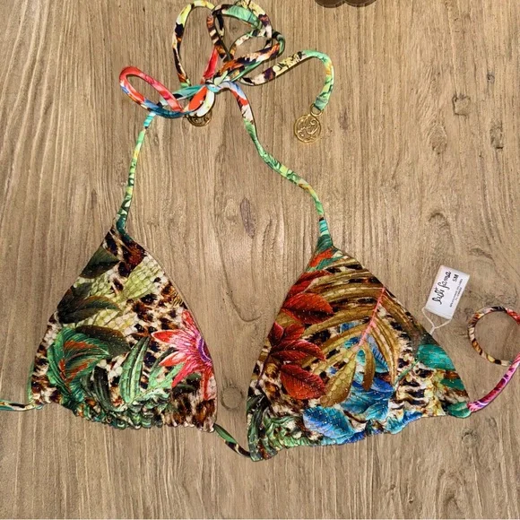 Luli Fama bikini - Picture 2 of 7